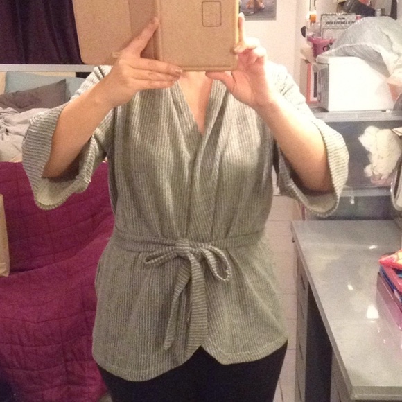 💕JACK BY BB DAKOTA💕 Kimono Sweater Wrap Tie Top - Picture 3 of 5